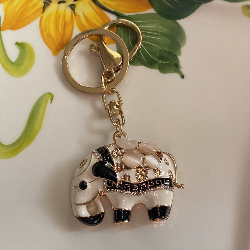 Elephant Rhinestone Keychain - Picture 2 of 6